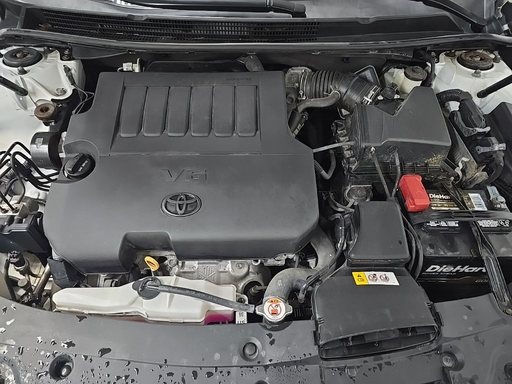 Used 2018 Toyota Avalon Touring w/ Carpet Mat Package FWD image 13