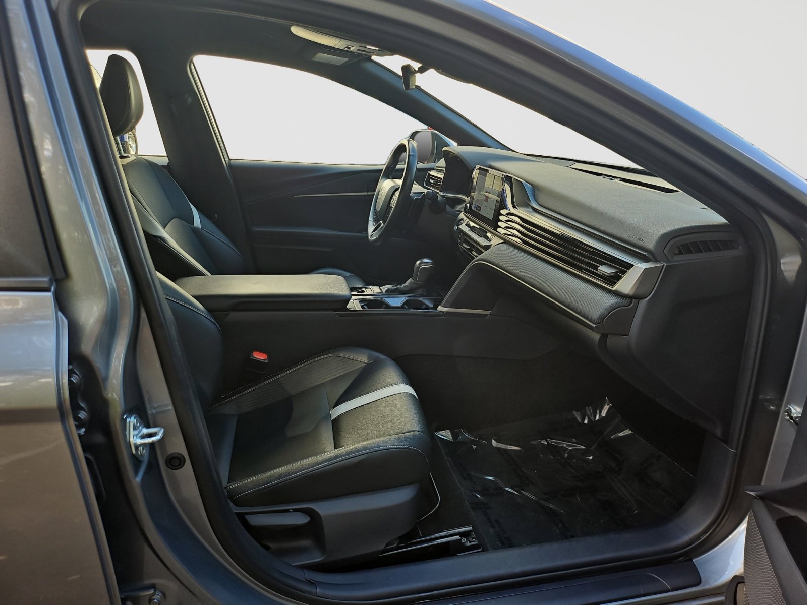 Used 2025 Toyota Camry SE FWD image 17