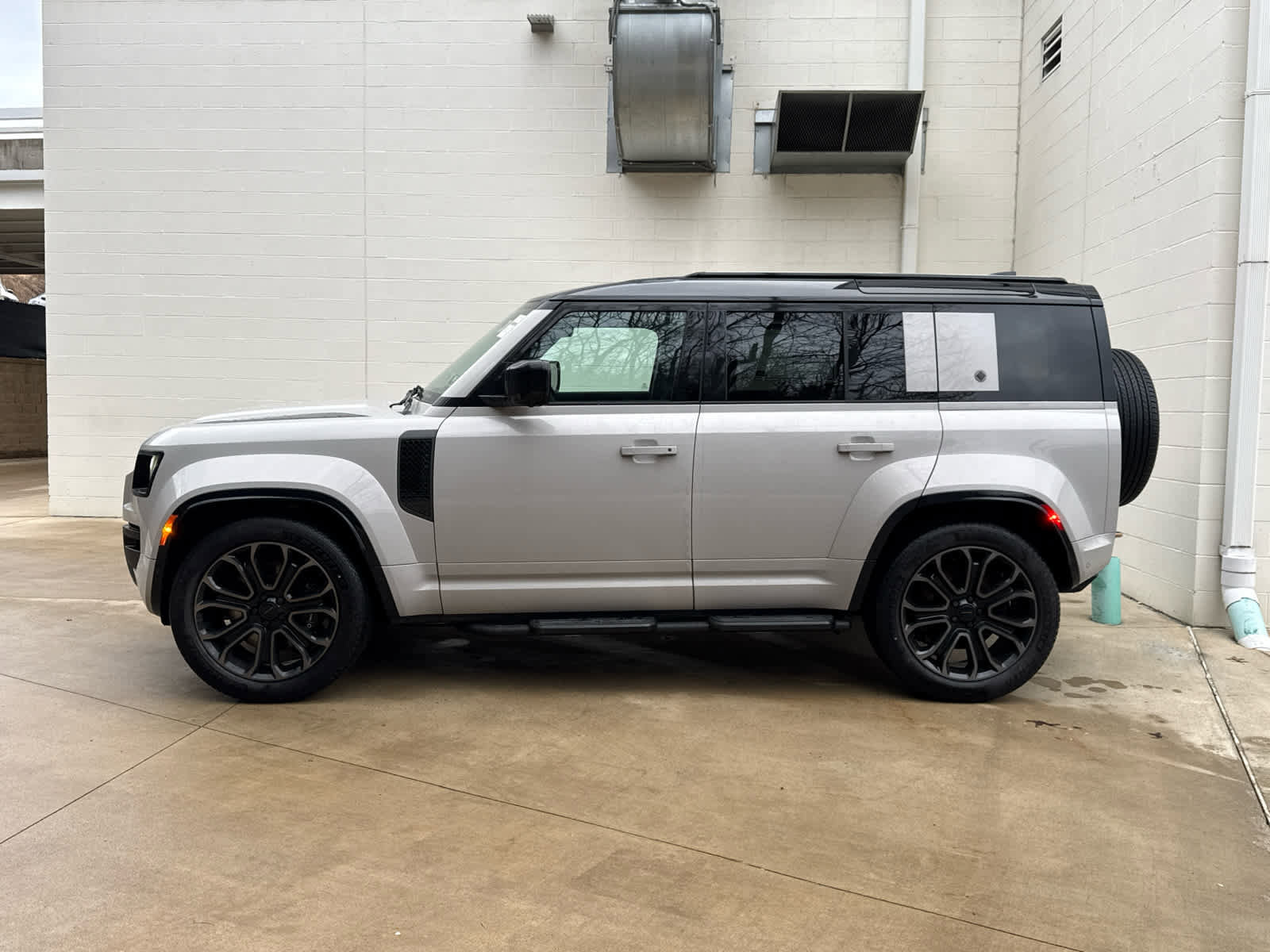 New 2026 Land Rover Defender 110 OCTA image 6