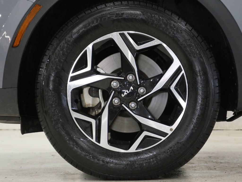 Used 2025 Kia Sportage LX image 9