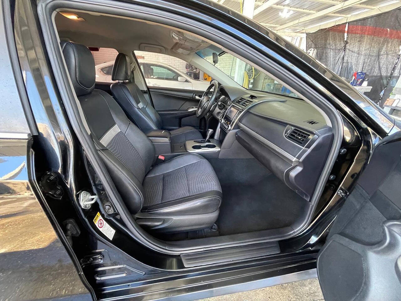 Used 2012 Toyota Camry SE image 11