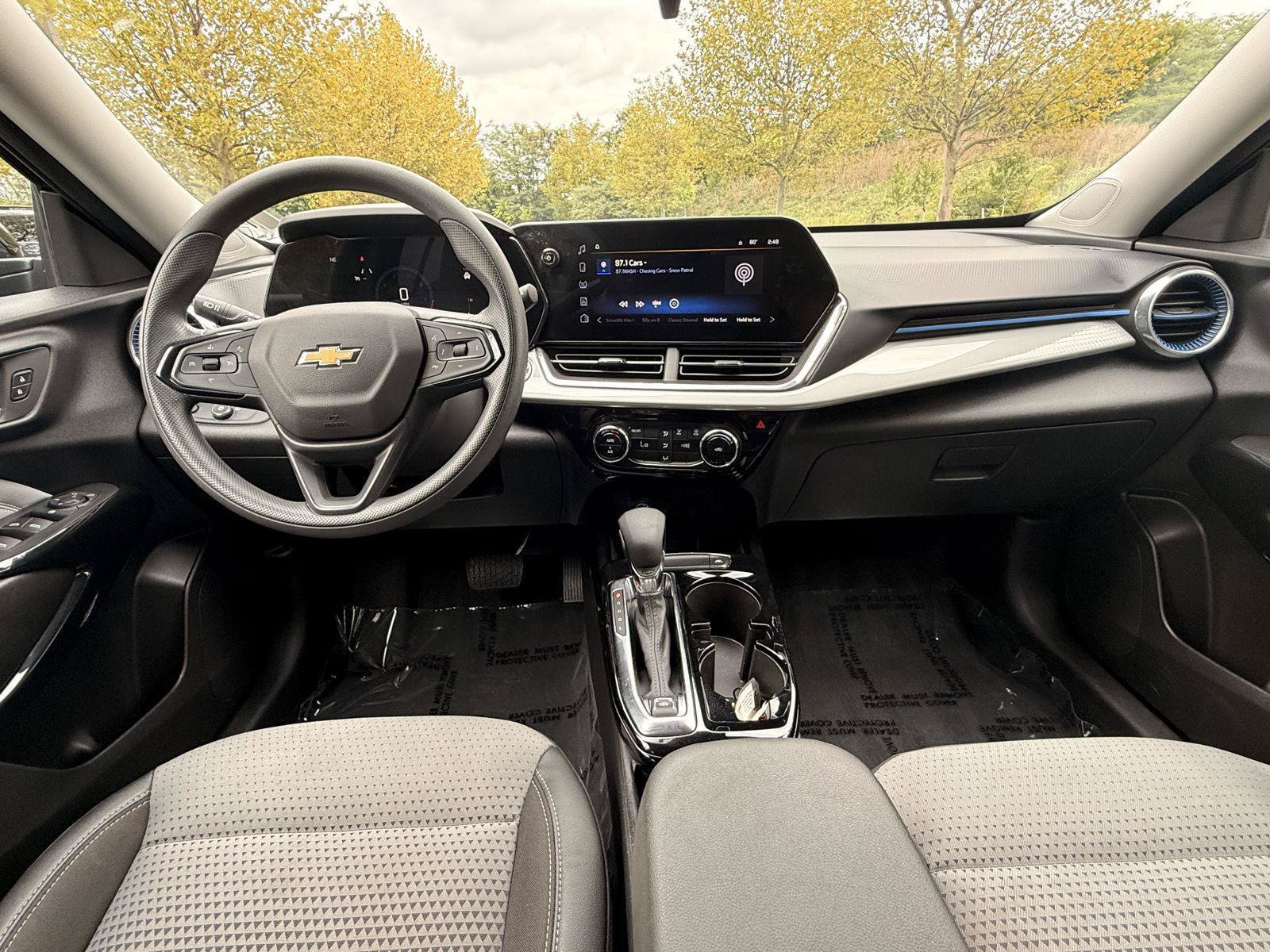 Used 2025 Chevrolet Trax LT FWD image 19