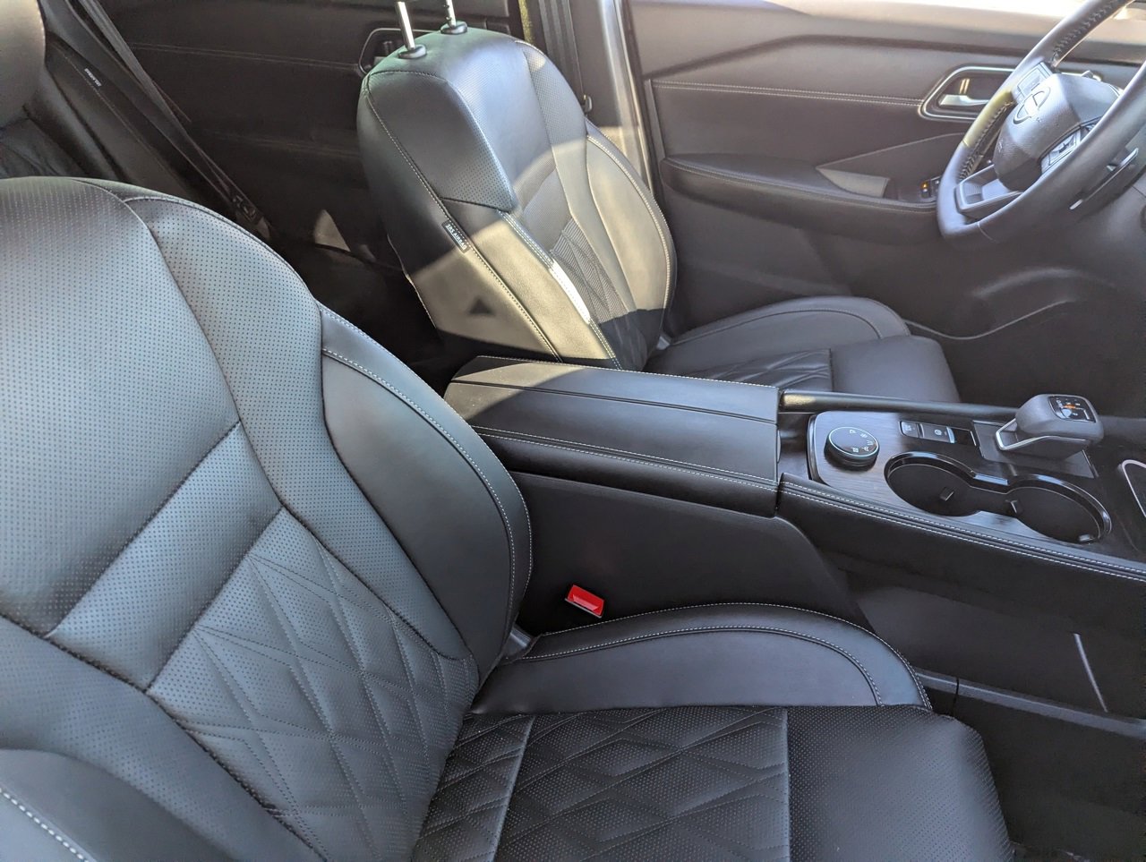 Certified 2025 Nissan Rogue Platinum image 11