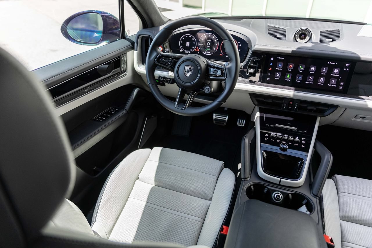 Used 2025 Porsche Cayenne Turbo AWD/4WD image 37