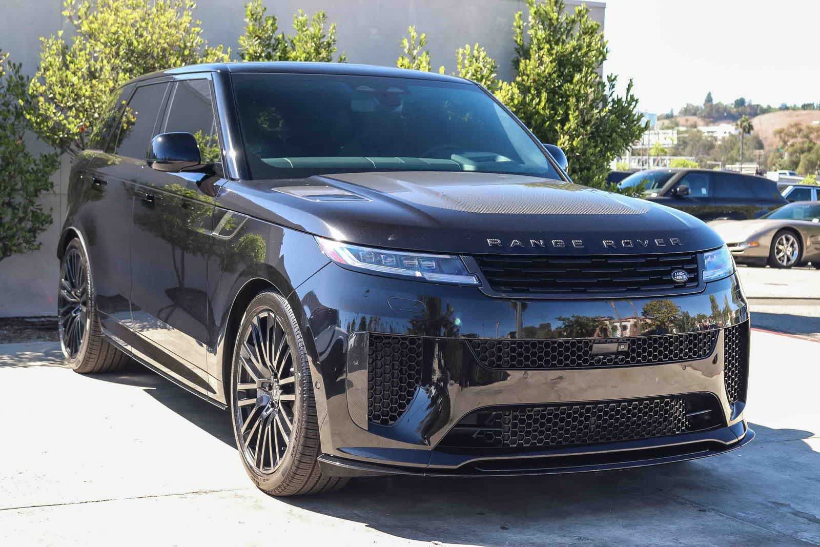 Used 2024 Land Rover Range Rover Sport AWD/4WD image 3