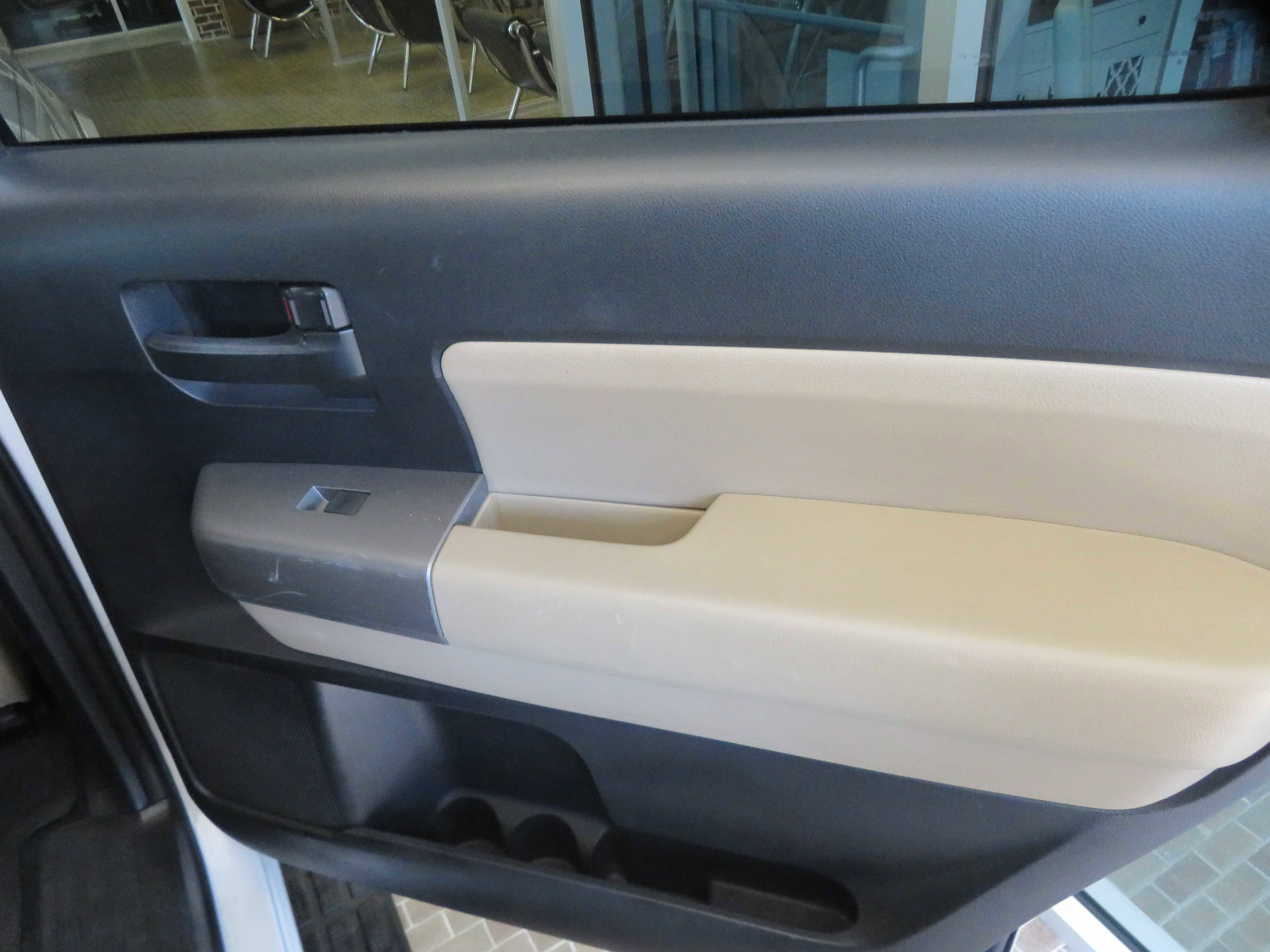 Used 2015 Toyota Sequoia SR5 w/ Premium Package image 23