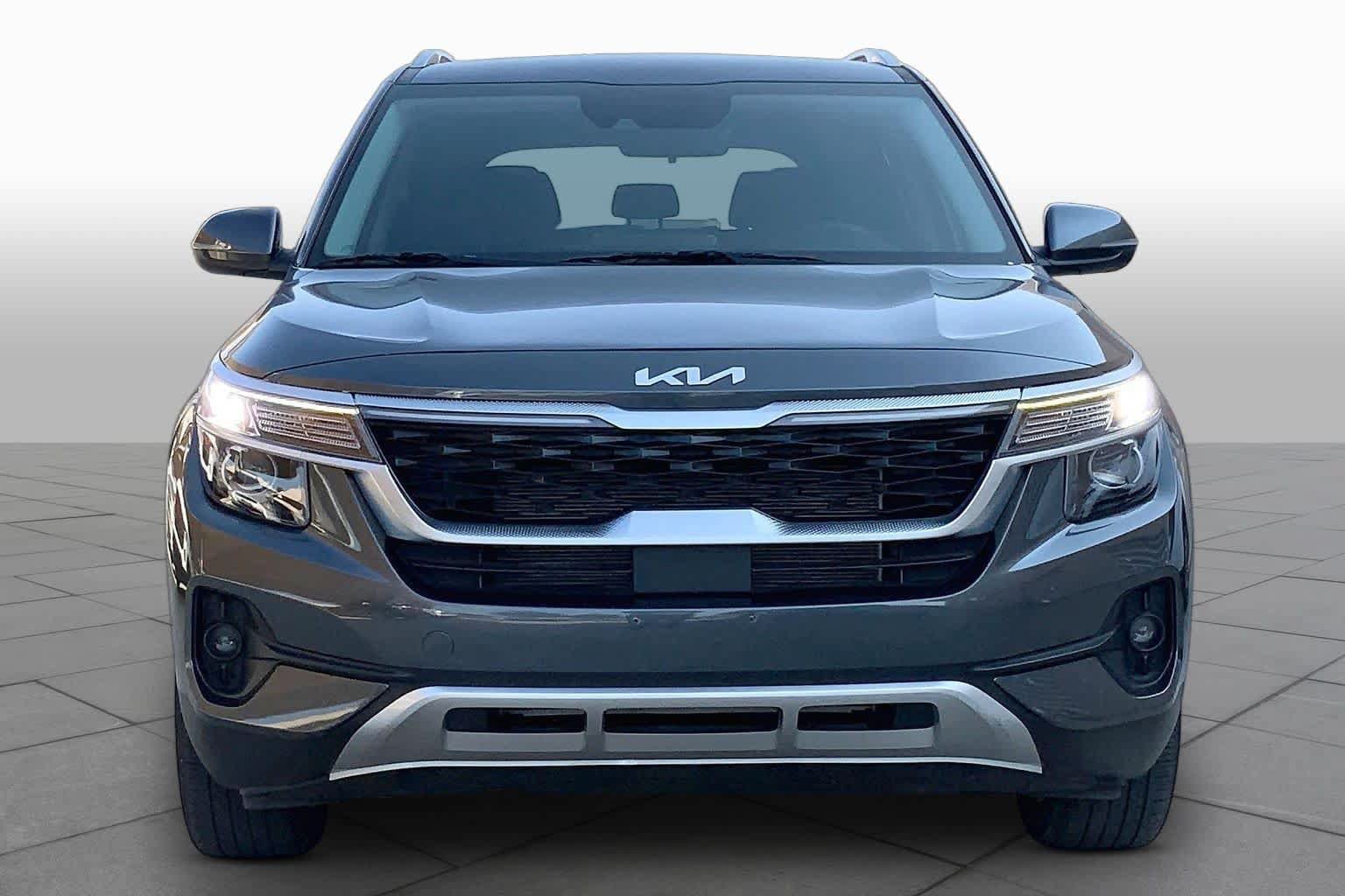 Used 2023 Kia Seltos S w/ Navigation Package FWD image 4