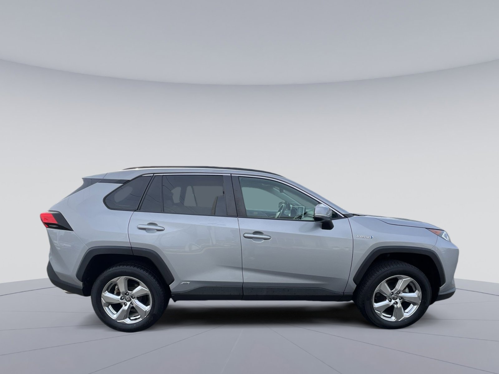 Used 2021 Toyota RAV4 XLE Premium image 10