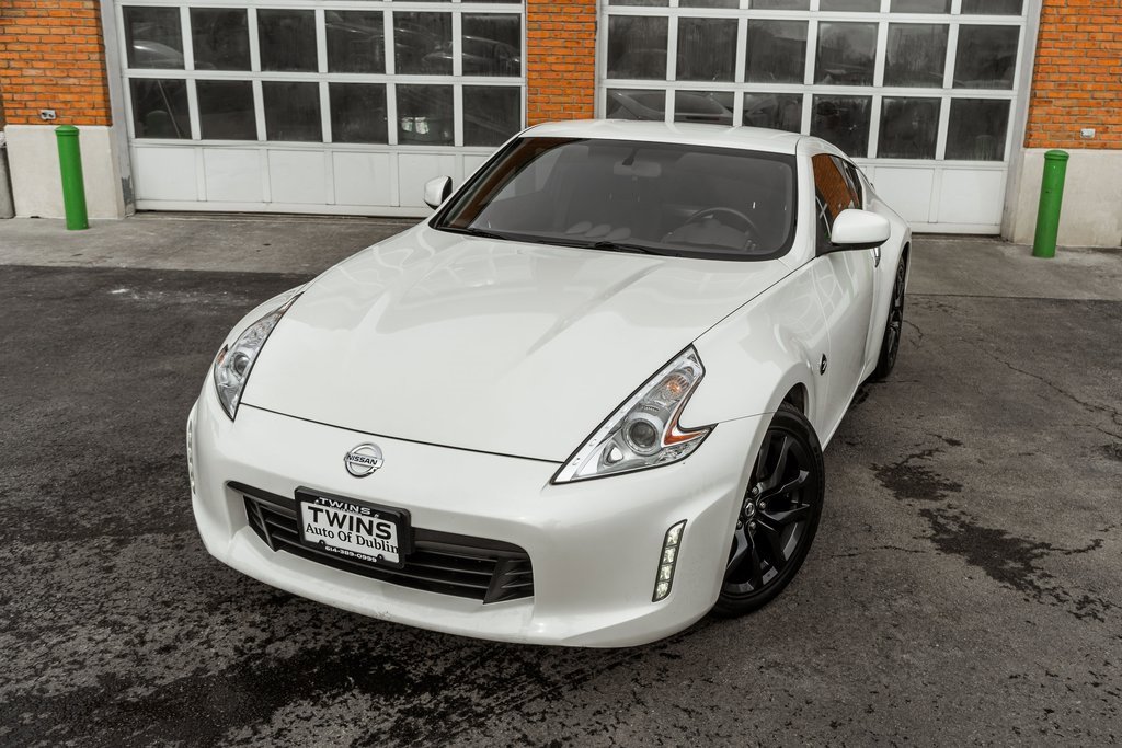 Used 2016 Nissan 370Z Touring image 2