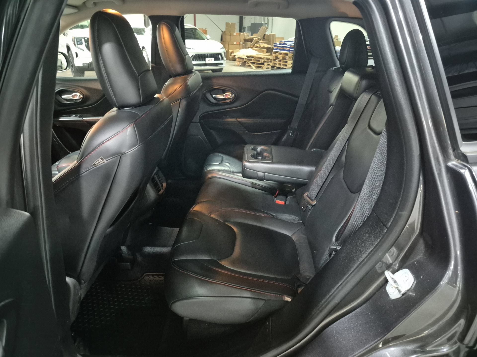 Used 2016 Jeep Cherokee Trailhawk w/ Comfort/Convenience Group AWD/4WD image 25