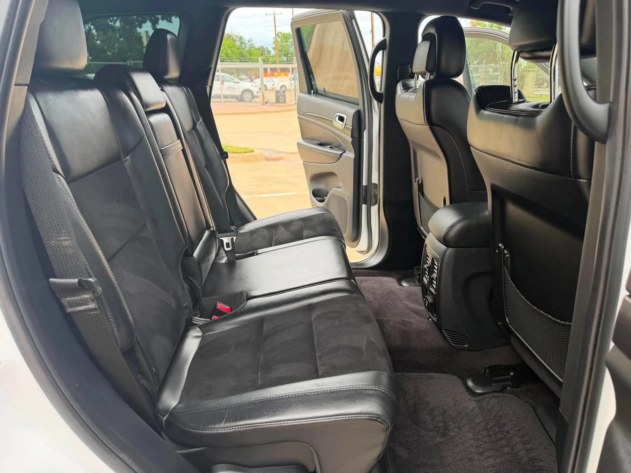Used 2018 Jeep Grand Cherokee Altitude RWD image 16