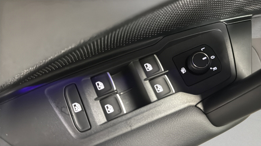 New 2026 Volkswagen Tiguan SE R-Line image 39