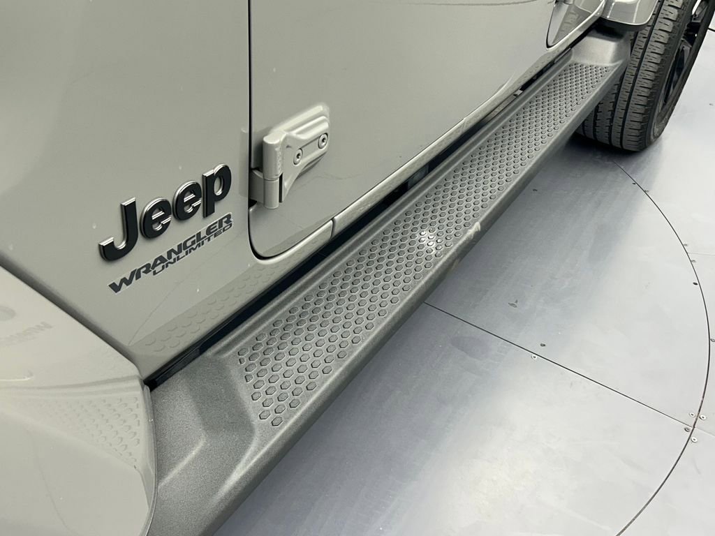 Used 2022 Jeep Wrangler Unlimited Sahara AWD/4WD image 31