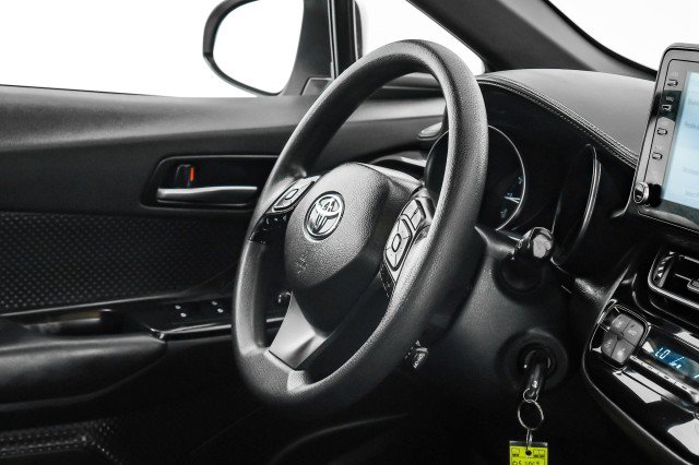 Used 2019 Toyota C-HR LE image 11