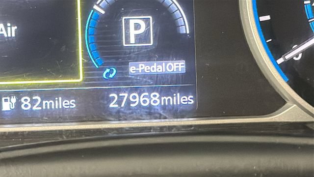 Used 2022 Nissan Leaf SV w/ SV Technology Package FWD image 18
