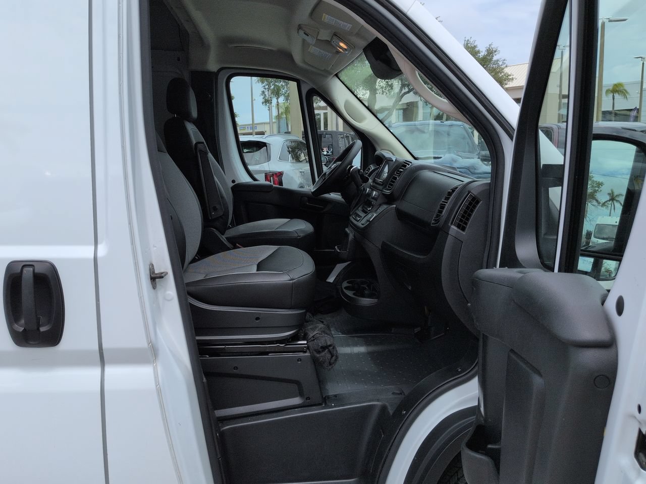 Used 2025 RAM ProMaster 3500 w/ Convenience Group FWD image 15