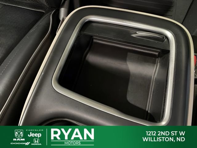 Used 2020 Chrysler Pacifica Limited image 31