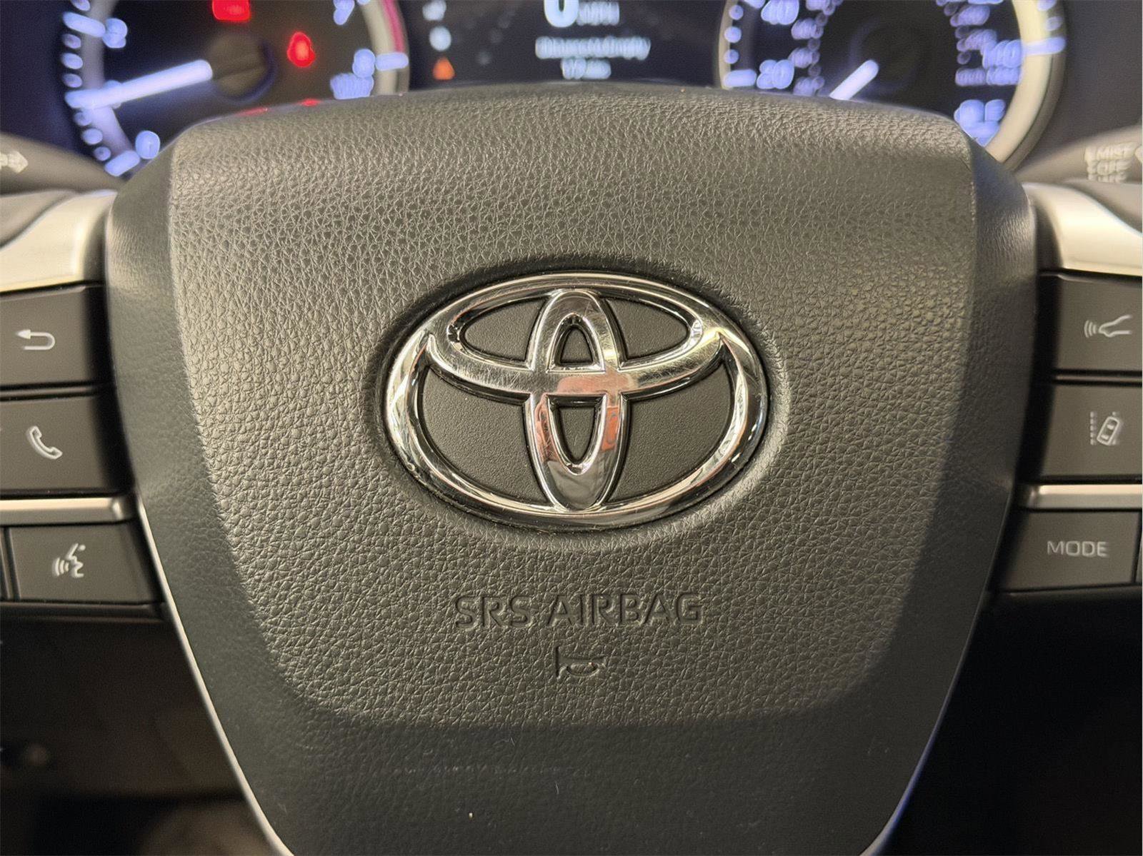Used 2023 Toyota Highlander XLE AWD/4WD image 11