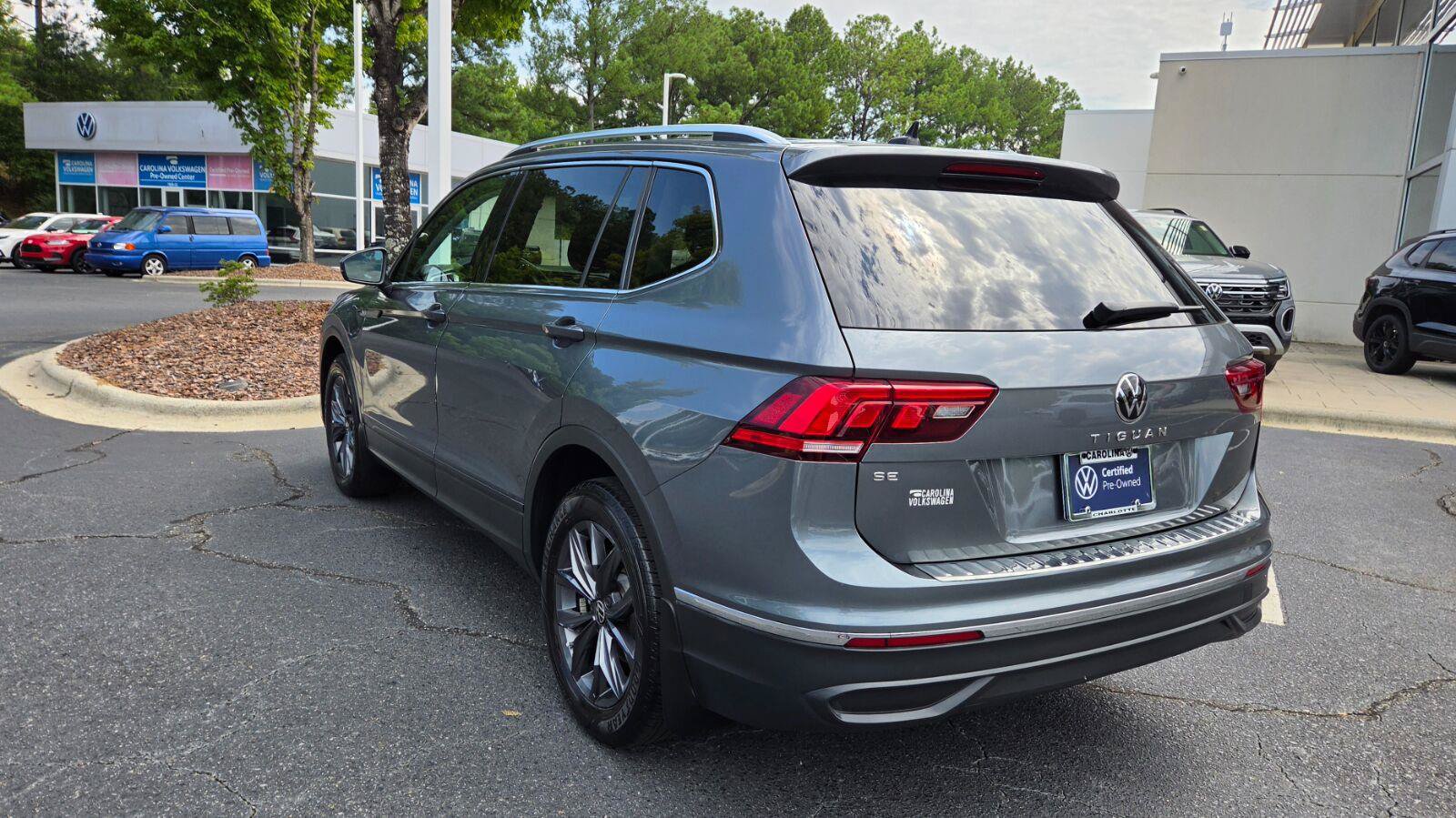 Certified 2023 Volkswagen Tiguan SE FWD image 3