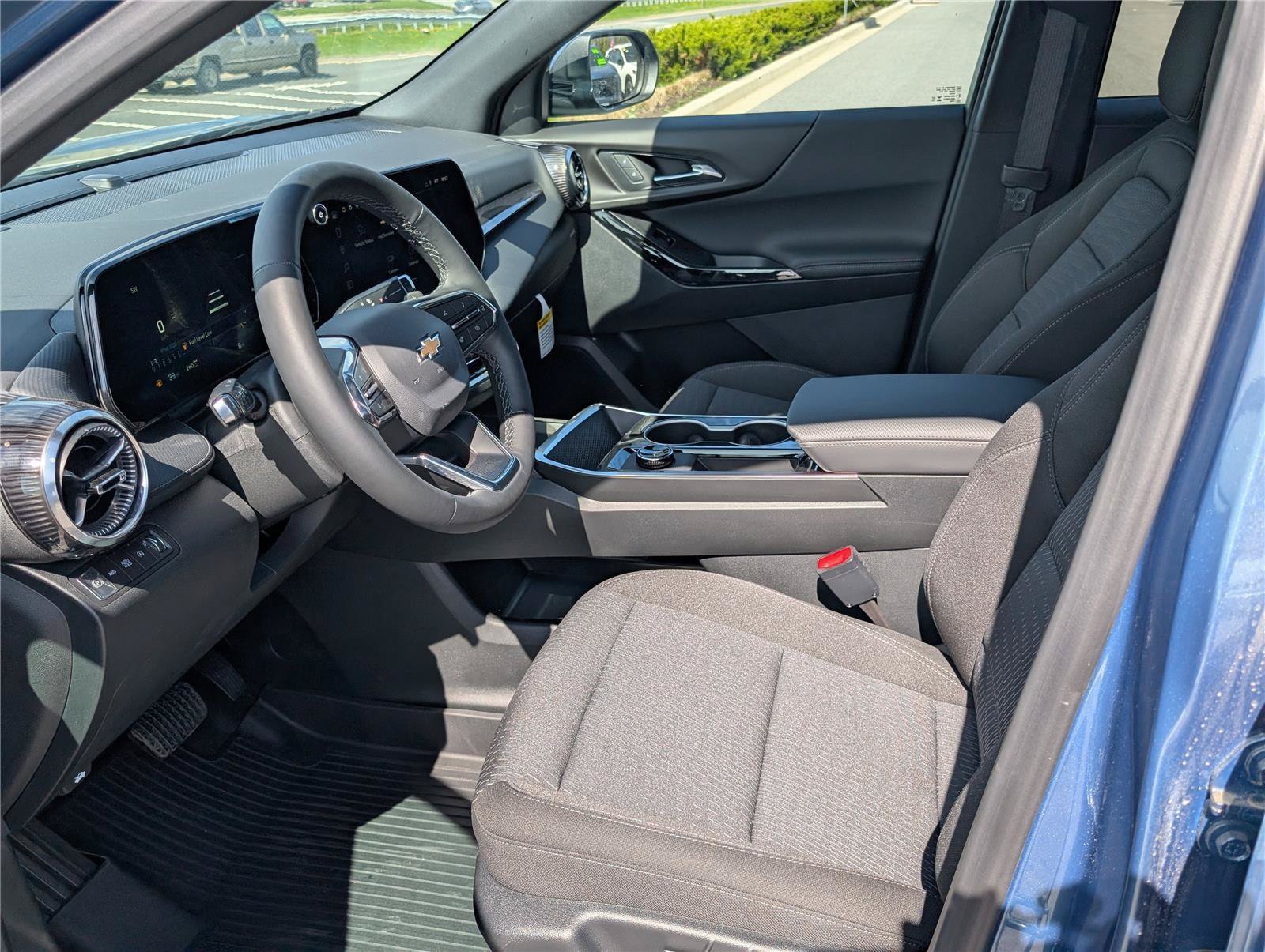 New 2026 Chevrolet Equinox LT w/ Safety and Technology Package AWD/4WD image 10