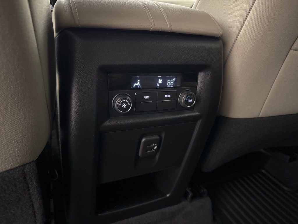 Used 2022 Chevrolet Traverse LT image 45