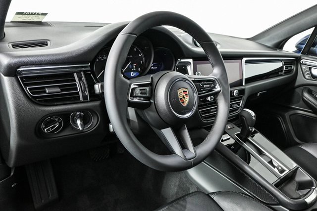 Used 2025 Porsche Macan image 4