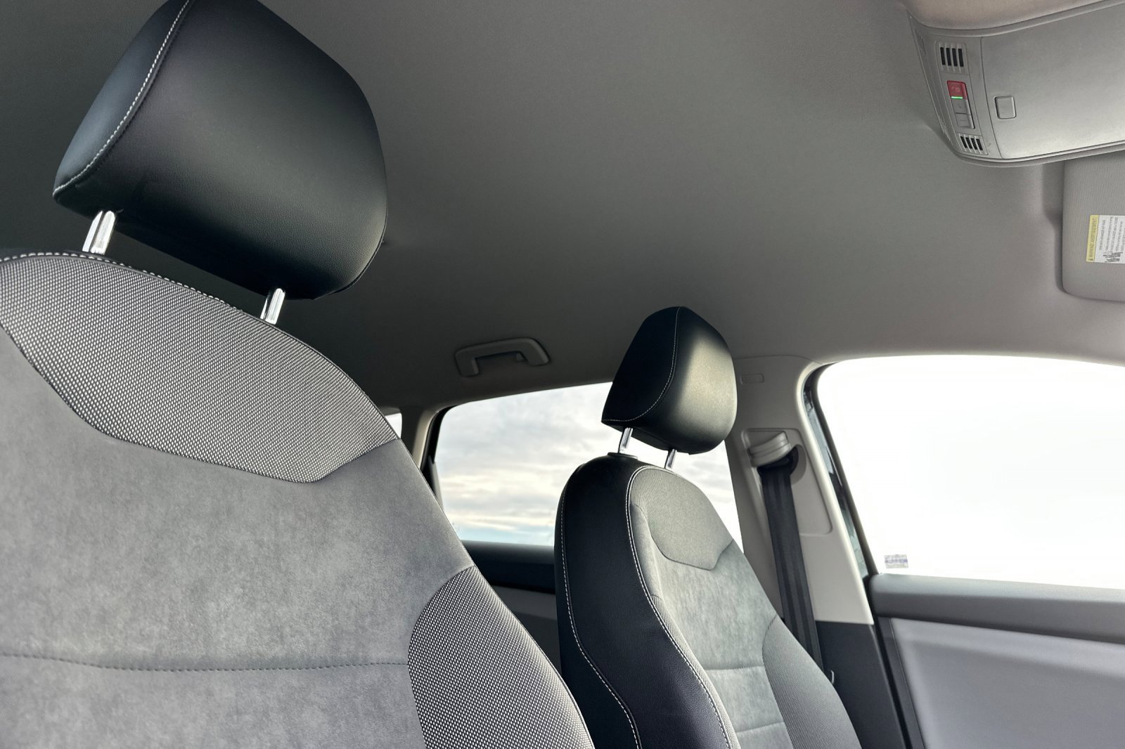 Used 2022 Volkswagen Taos SE image 18