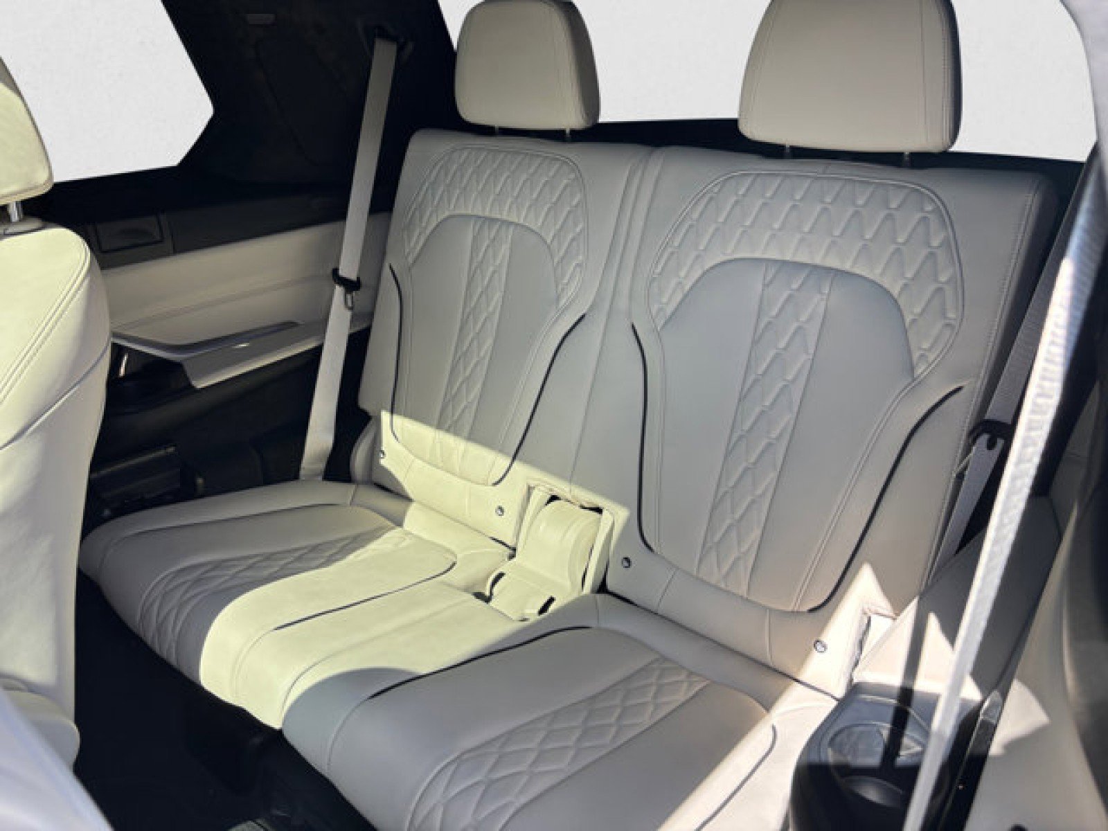 Used 2023 BMW X7 xDrive40i w/ Executive Package image 19