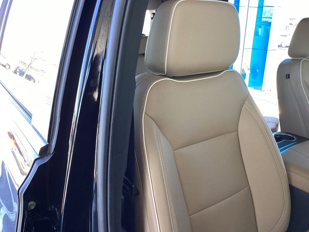 Used 2024 Chevrolet Suburban Premier RWD image 18