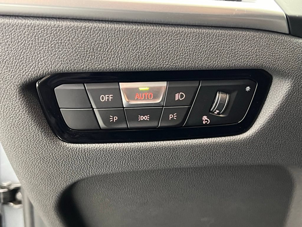 Certified 2025 BMW 330i Sedan RWD image 19