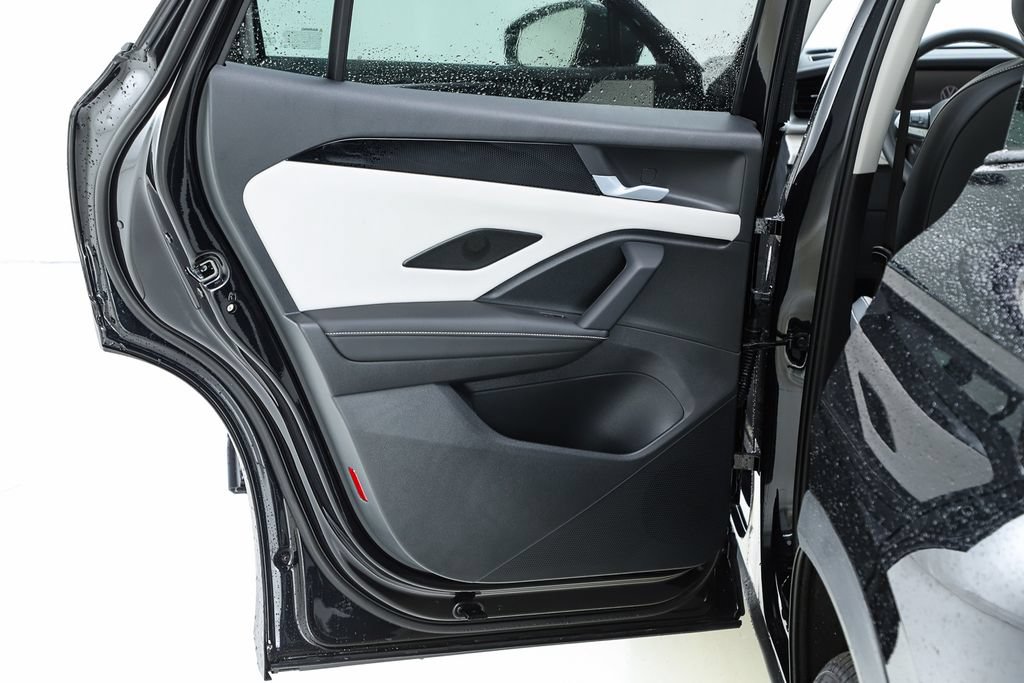 New 2026 Volkswagen Tiguan SE image 17