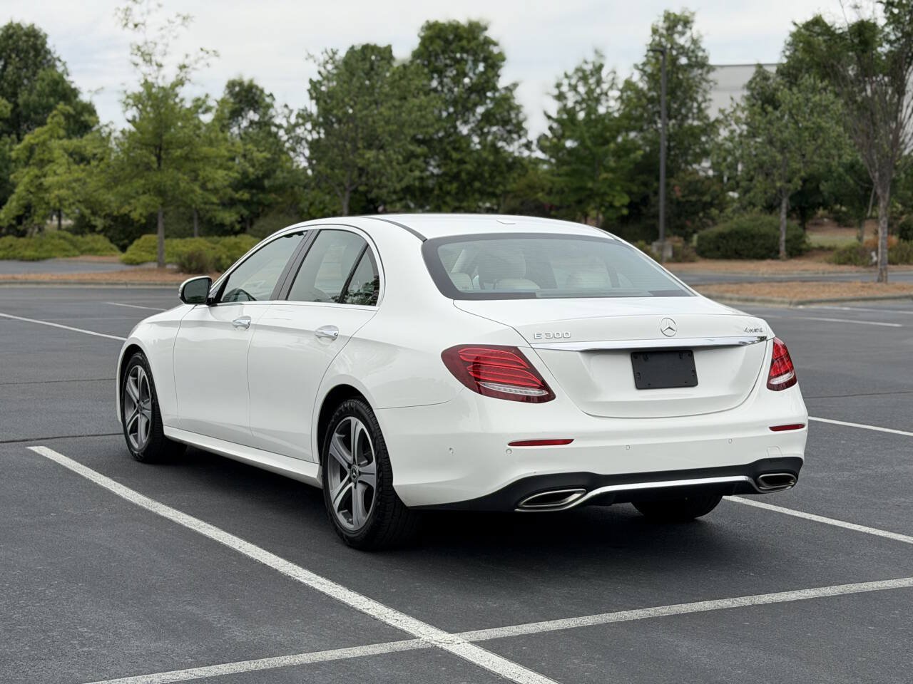 Used 2018 Mercedes-Benz E 300 4MATIC image 5