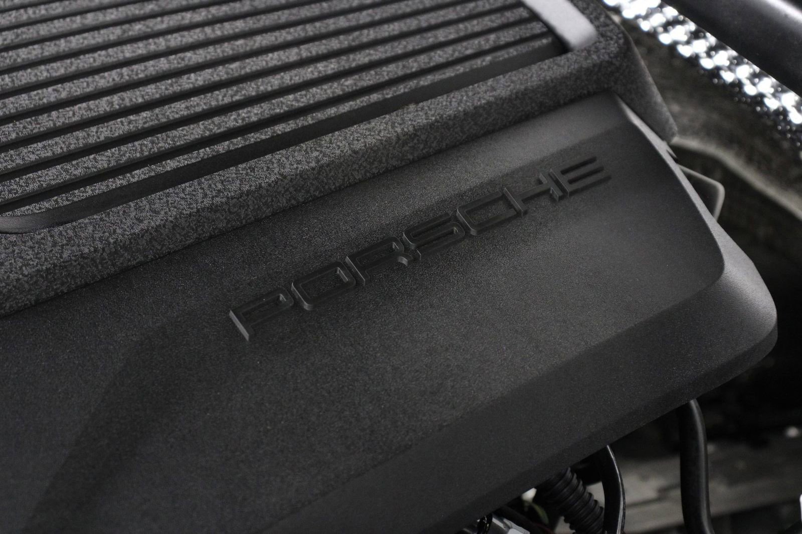 Certified 2025 Porsche Macan AWD/4WD image 27