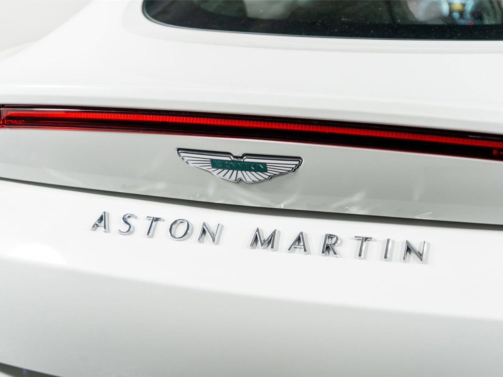 Used 2025 Aston Martin V8 Vantage Coupe RWD image 27