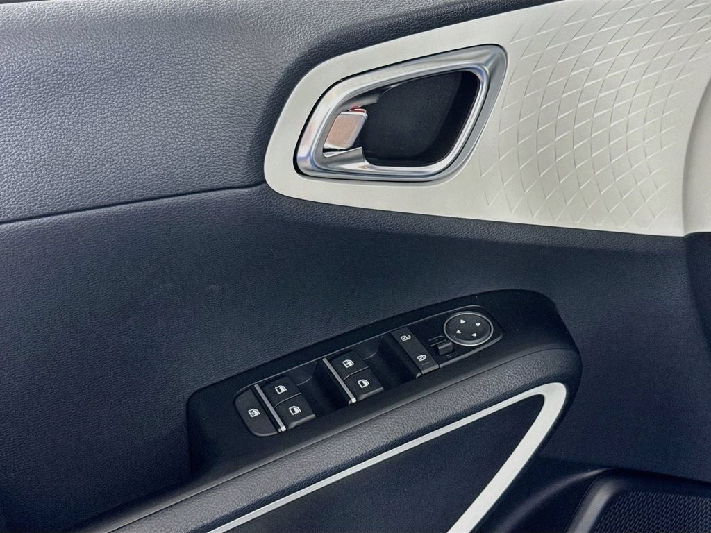 Used 2023 Kia Soul GT-Line FWD image 18