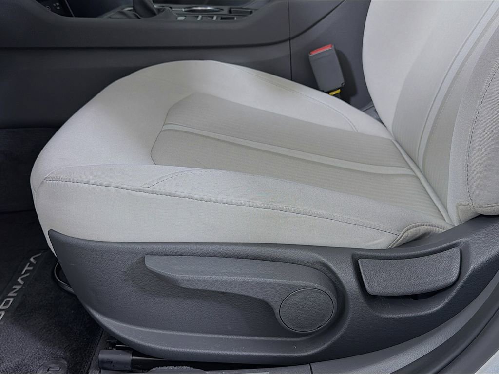 Used 2025 Hyundai Sonata SE FWD image 21