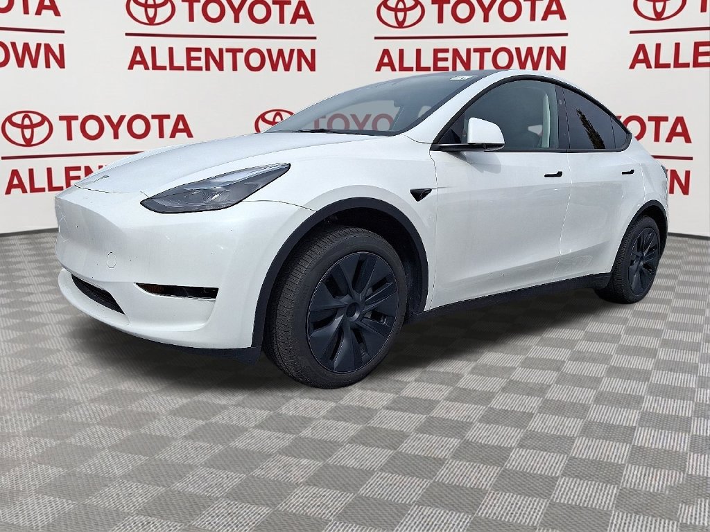 Used 2025 Tesla Model Y Long Range RWD image 2