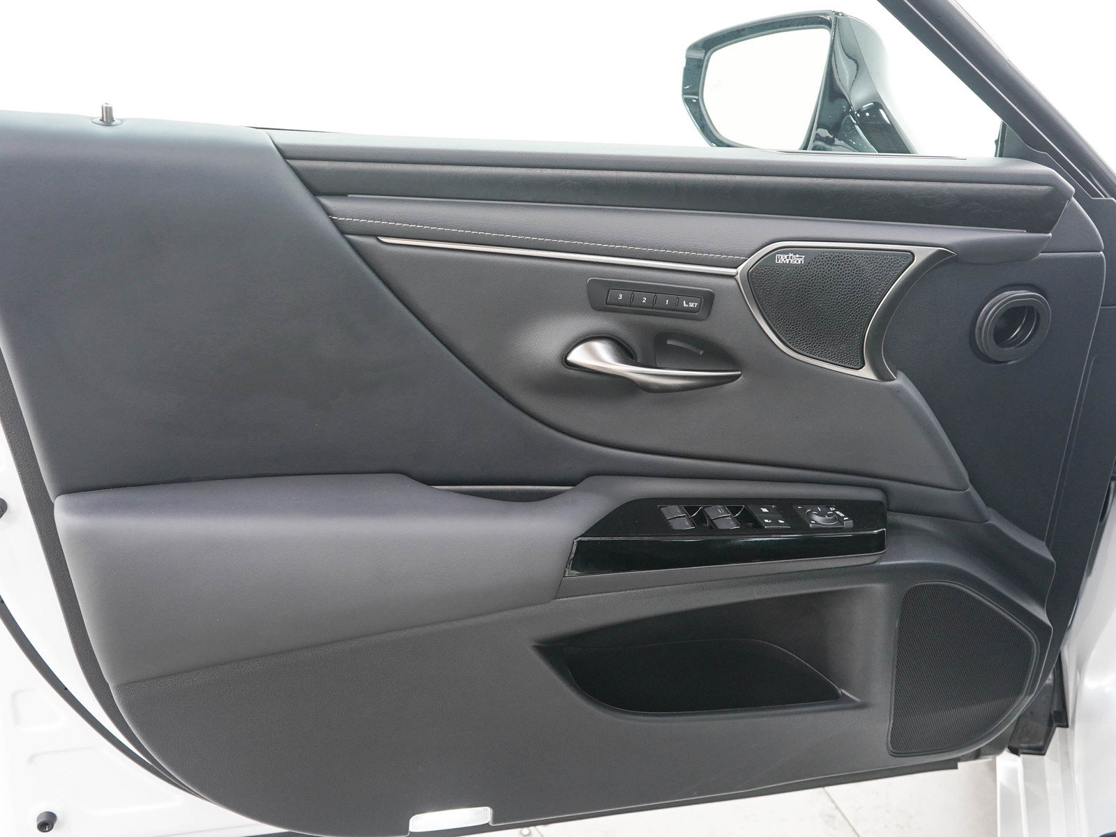 Used 2024 Lexus ES 350 w/ Accessory Package (Z1) FWD image 19