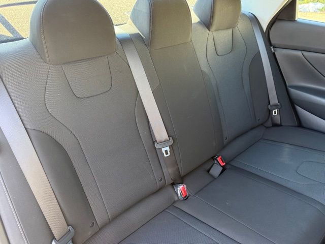 Certified 2025 Hyundai Elantra SE image 24