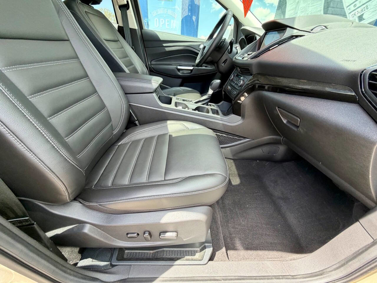 Used 2017 Ford Escape Titanium w/ Equipment Group 301A AWD/4WD image 23