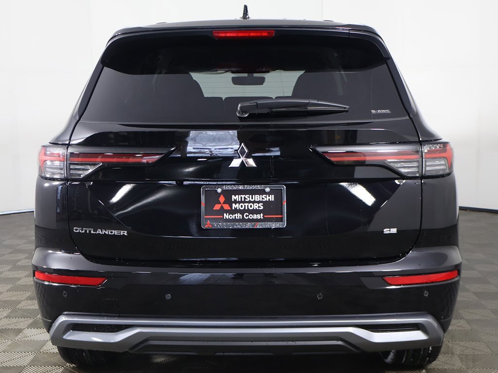 New 2026 Mitsubishi Outlander SE image 14