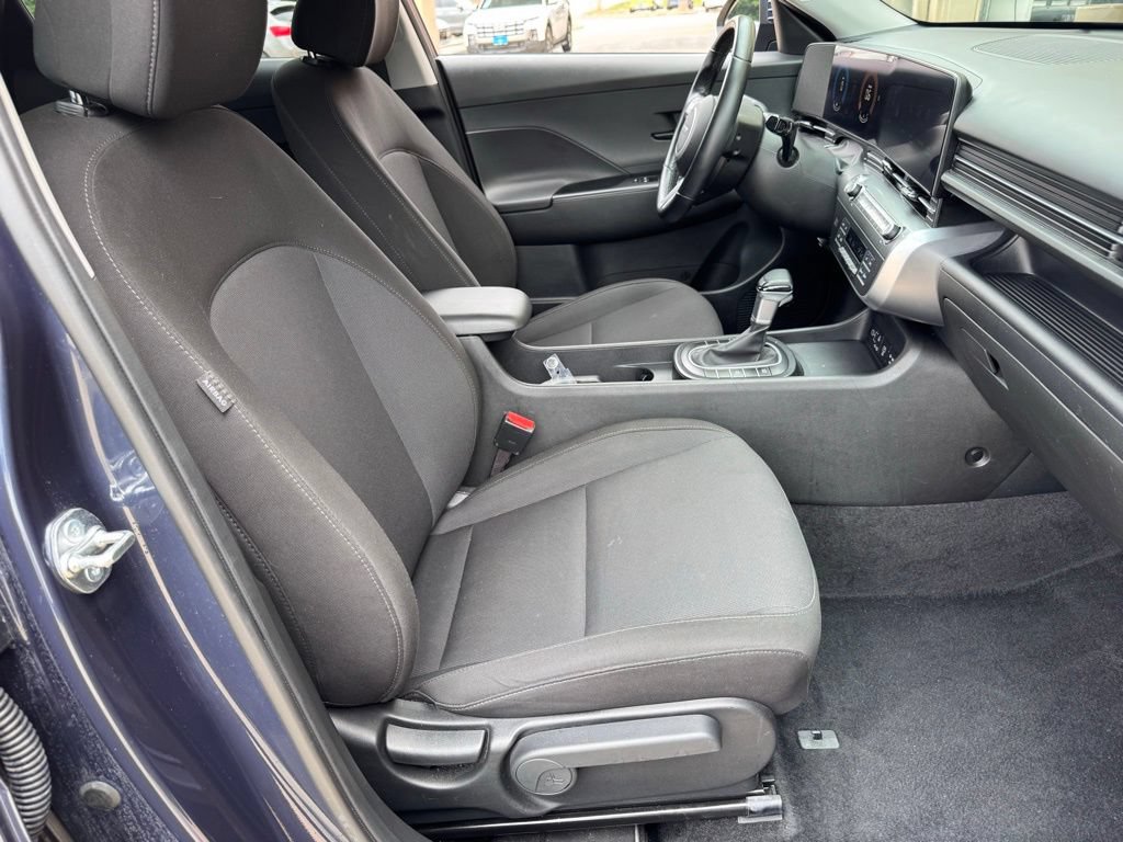Certified 2025 Hyundai Kona SEL AWD/4WD image 17