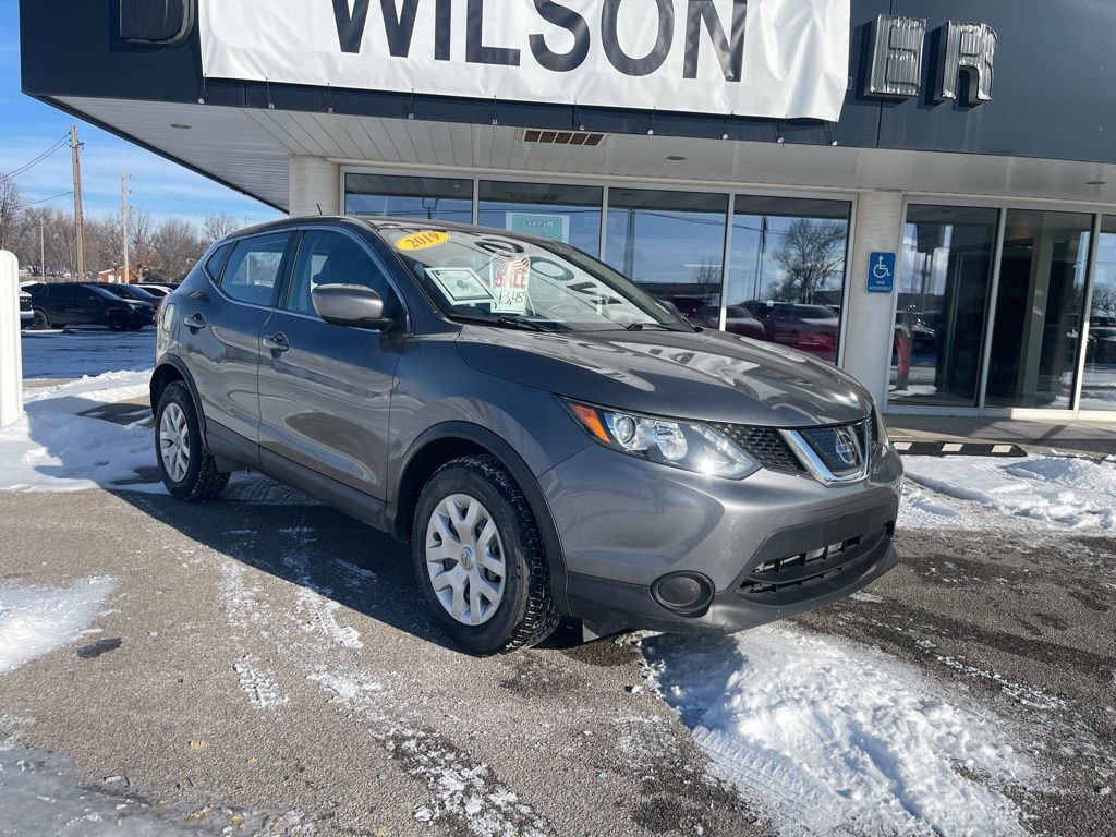 Used 2019 Nissan Rogue Sport S image 1