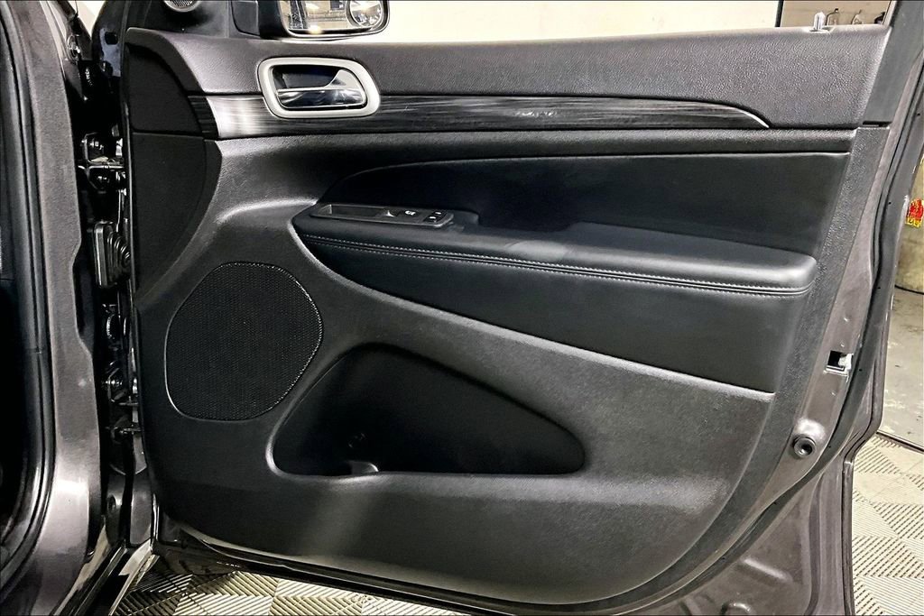 Used 2021 Jeep Grand Cherokee Laredo X image 23