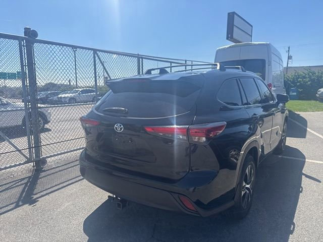Used 2021 Toyota Highlander XLE AWD/4WD image 7