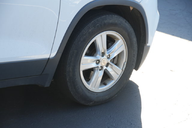 Used 2019 Chevrolet Trax LS w/ Tint and Cruise Package FWD image 23