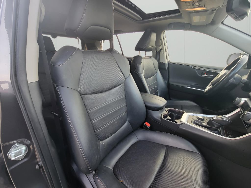 Used 2020 Toyota RAV4 Limited image 30