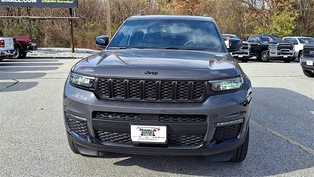 Used 2025 Jeep Grand Cherokee L Limited w/ Black Appearance Package image 3