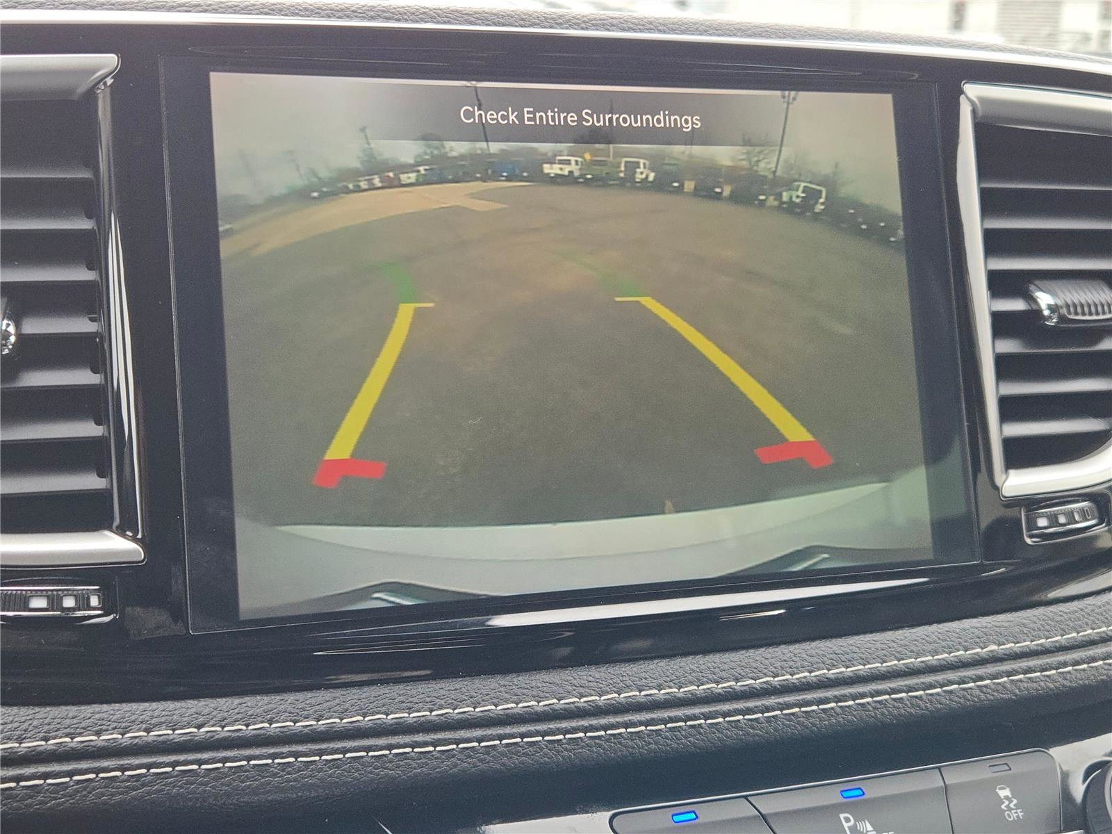 Certified 2024 Chrysler Pacifica Select image 31