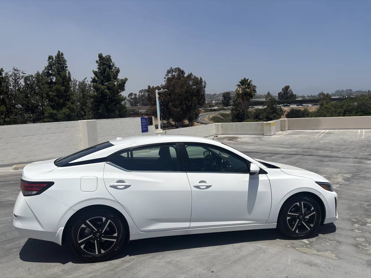 Used 2024 Nissan Sentra SV FWD image 31